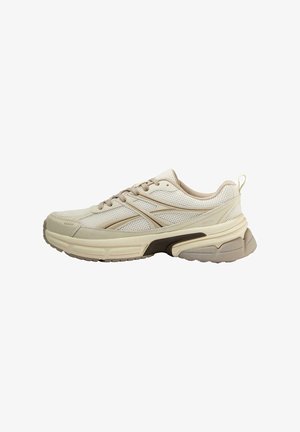 Sneaker beige a taglio basso con tomaia in mesh e materiale sintetico, suola imbottita, chiusura con lacci e tirante sul tallone per una facile calzata.