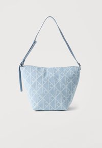 Φωτεινό γαλάζιο υφασμάτινο τσάντα ώμου με ρυθμιζόμενο ιμάντα και επαναλαμβανόμενο λευκό γεωμετρικό μοτίβο με βρόχους.