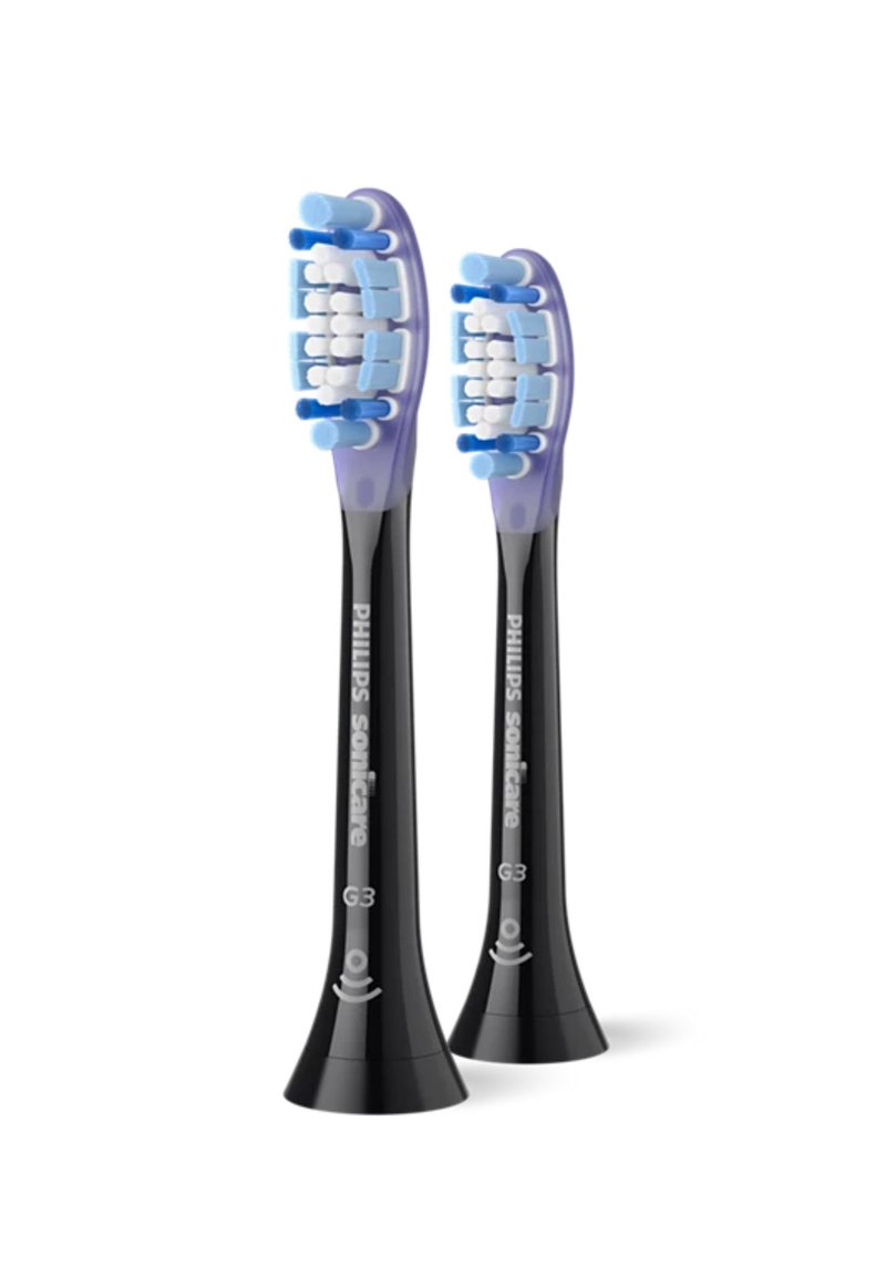 Deux têtes de brosse à dents Philips Sonicare G3 avec des manches noirs, des accents violets et de multiples poils bleus conçus pour un nettoyage efficace.