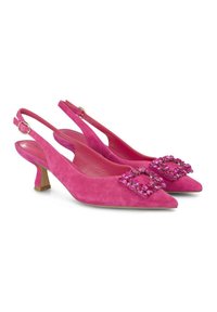 Zapatillas de tacón slingback de ante rosa con puntera afilada, tacón de bloque de altura media y una hebilla decorativa de cristal en la parte delantera.