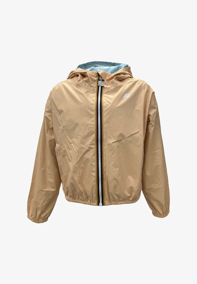 Giacca leggera beige a vento con cappuccio, polsini elasticizzati, cerniera frontale con dettagli colorati e foderatura azzurro chiaro a contrasto.