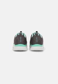 Scarpe da corsa nere e teal con una tomaia in mesh, caratterizzate da un design testurizzato, suola bianca e linguette per una facile calzata.