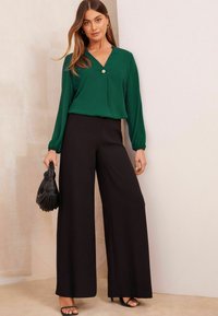 Friends Like These REGULAR FIT V-NECK - Blúzka - forest green