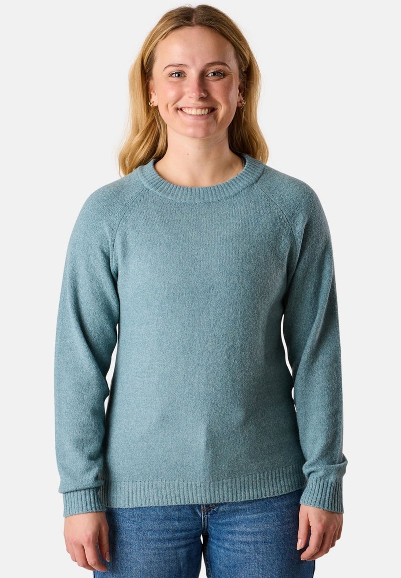 Hellblauer Pullover aus weichem Stoff mit rundem Halsauschnitt, langen Ärmeln und gerippten Bündchen sowie Saum. Sitzt bequem.