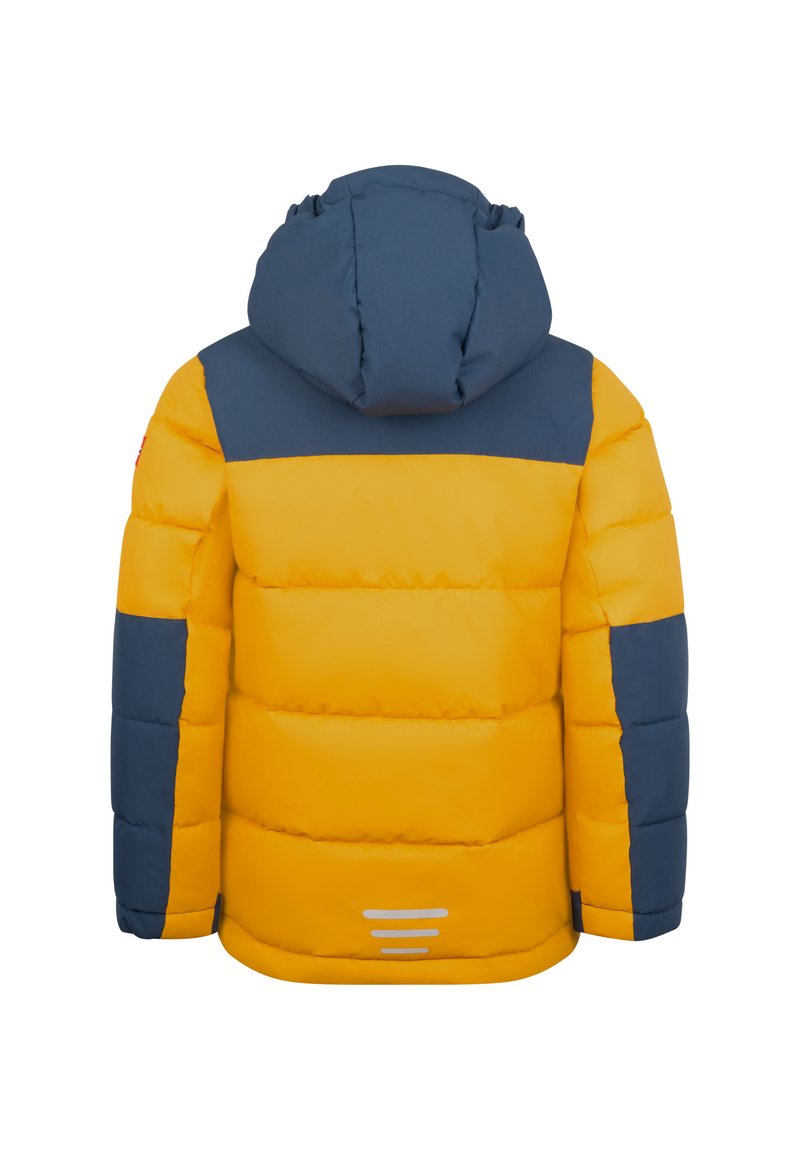 Chaqueta acolchada con capucha azul y secciones superiores en azul, y una parte inferior amarilla brillante. Presenta acolchado horizontal y detalles reflectantes.