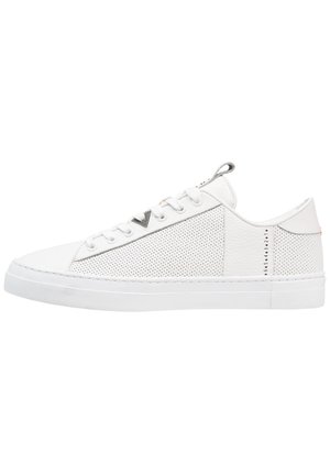 Matalavartiset tennarit - white