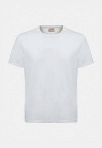 Valge puuvillane T-särk lühikeste varrukatega, mille esiosal on tekstureeritud plaastriga "GUESS" logo. Ümmargune kaelus, ilma lisanditeta disain.