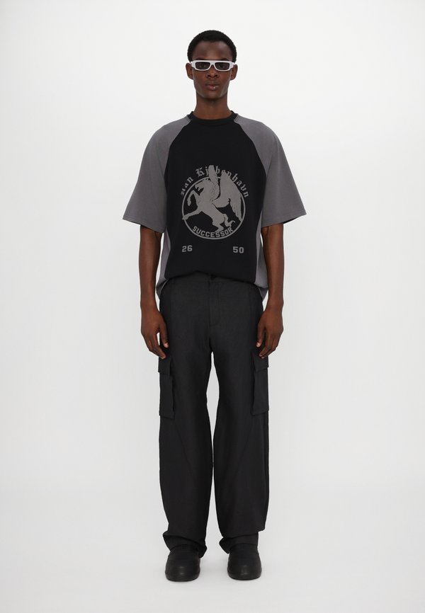 SUCCESSOR PRINTED TEE - Print T-shirt4