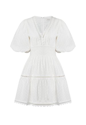 Valge lühike kleit ülisuurte varrukatega, V-kaelusega, krõpsutatud vöökohaga, täpilise tekstuuriga ning pitsiga ääristatud seelik ja kaelus.