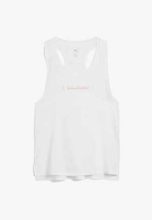 Fehér sportos ujjatlan felső, kerek nyakkivágással, versenyháton, és a mellkason rózsaszín betűkkel "PUSHING THE PACE" felirattal.