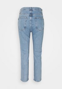 Jean droit bleu clair vu de dos avec deux poches arrière et une taille haute.