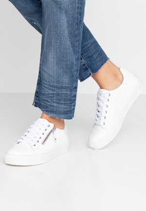 s.Oliver Trainers - white