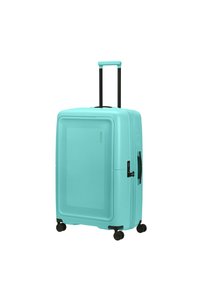 Vihreä kovakuorinen matkalaukku, jossa on vaakasuorat ja vinot viivatekstuurit, vetäytyvä musta kahva ja neljä mustaa pyörää helppoon liikkuvuuteen.