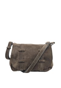 Sac bandoulière en daim marron avec une sangle réglable et une fermeture à rabat, présentant deux bandes verticales en daim sur le devant.