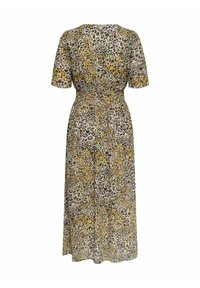 Robe midi à imprimé léopard avec manches courtes, taille élastique et tissu fluide dans des tons jaunes, verts, violets et noirs.