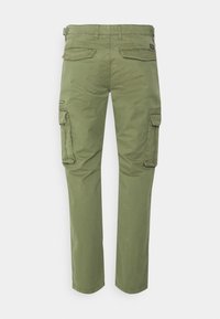 Cargo byxor i olivgrön bomull med rak passform, som har flera sidofickor, knäppning med knapp och dragkedja, samt bältesloopar.