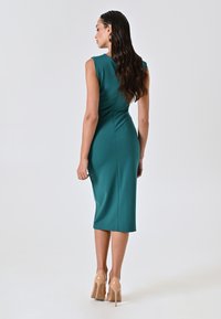 Rinascimento Robe en jersey - green