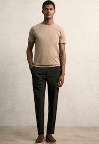 Reiss REGULAR FIT BLESS CREW NECK - Tricou basic - light taupe brown