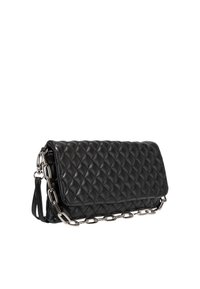 Černá prošívaná kabelka s obdélníkovým tvarem, která má stříbrný řetízek a hladkou koženou texturu. Výrazná je svým diamantovým vzorem.