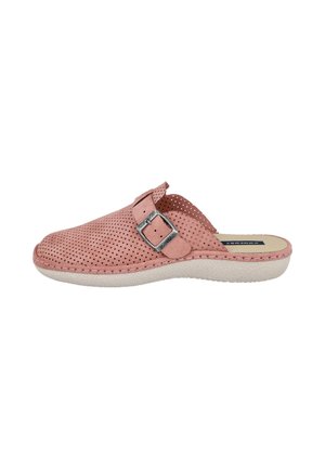 Zueco rosa perforado tipo slip-on con correa ajustable con hebilla y suela beige acolchada, mostrado de lado sobre fondo blanco.