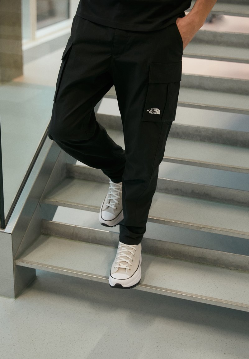 The North Face - ANTICLINE PANT - Oldalzsebes nadrágok - black, Nagyítás