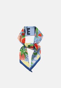 Foulard en soie arborant un imprimé fruité vif dans des tons de bleu, pêches, vert et rouge, avec une bordure bleue et un 'E' en haut.
