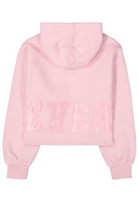 Sudadera corta rosa con una textura suave, que cuenta con capucha y grandes letras brillantes "EVER" en la parte posterior. Los puños acanalados completan el diseño.