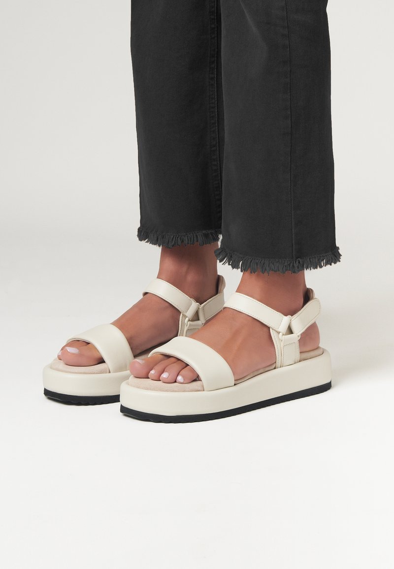 FRED MARTIN COLLECTION TAORMINA - Sandály na platformě - off white leather