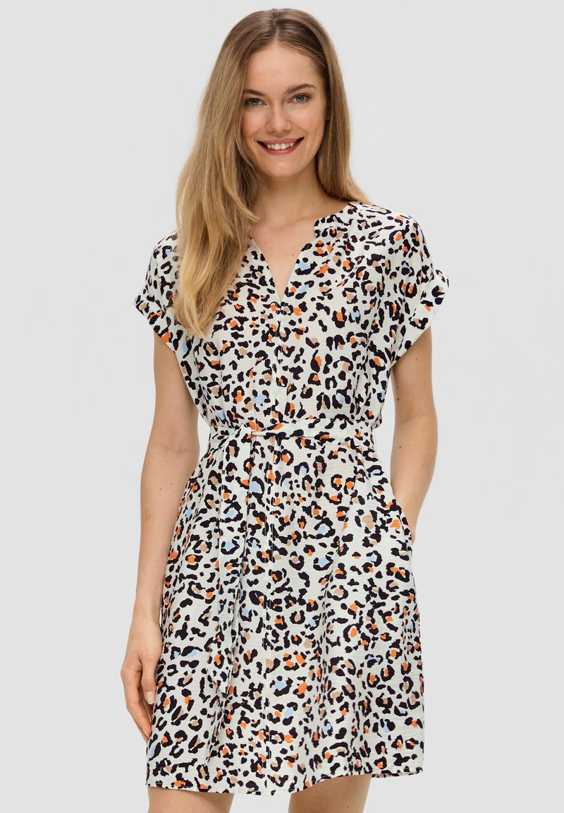 s.Oliver MIT V-AUSSCHNITT - Robe de jour - ecru