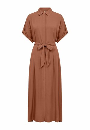 Rustfarvet midi-kjole med korte ærmer, krave, knaplukning foran og et bindebælte i taljen.