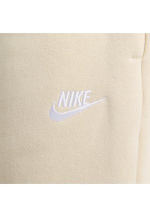 Nike Sportswear W NSW CLUB FLC MR PANT OS - Pantalones deportivos - sand drift white