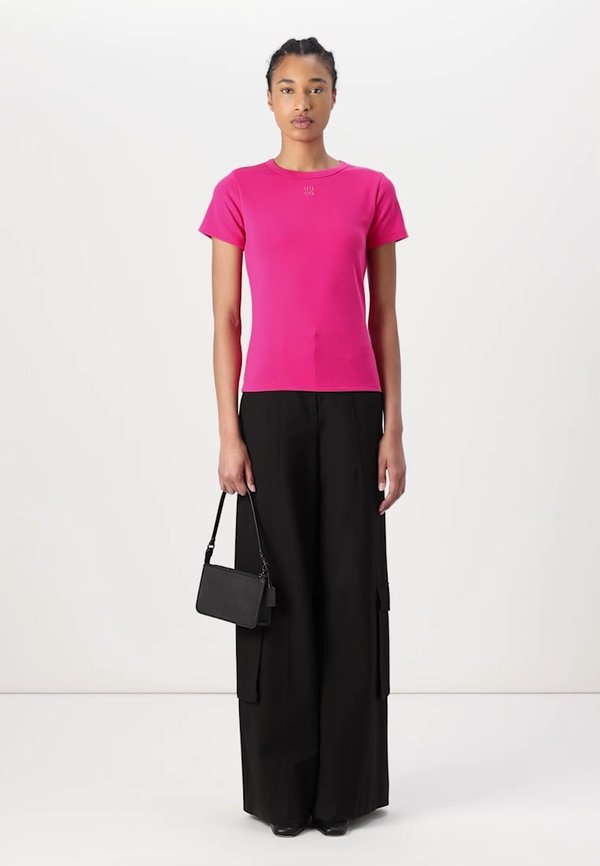 DELORIS - Basic T-shirt3