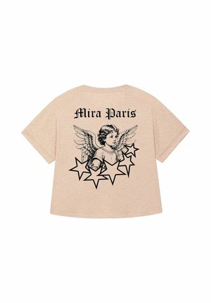 T-shirt beige oversize con un'illustrazione di un angelo nero con ali e stelle, e il testo "Mira Paris" sopra il design. Tessuto morbido.