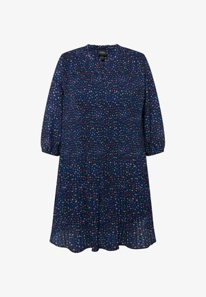 Marineblauwe jurk tot de knie met een geplooid ontwerp, ronde halslijn en 3/4 mouwen. Kenmerkt een verspreid bloemenpatroon in rood en wit.