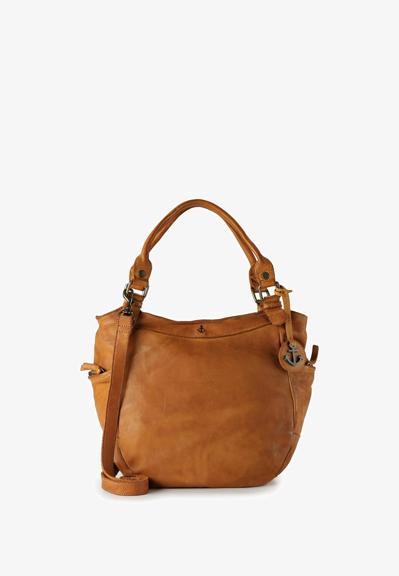 Borsa in pelle marrone con finitura texturizzata, doppio manico, tracolla rimovibile e un ciondolo a forma di ancora in metallo attaccato alla cerniera.