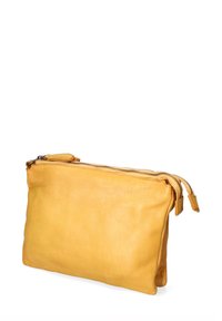 Borsa a mano gialla in pelle con doppia cerniera, finitura morbida al tatto e forma rettangolare. Design minimalista senza hardware aggiuntivo.