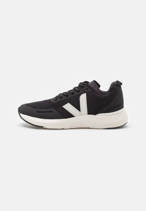 Trainers - black