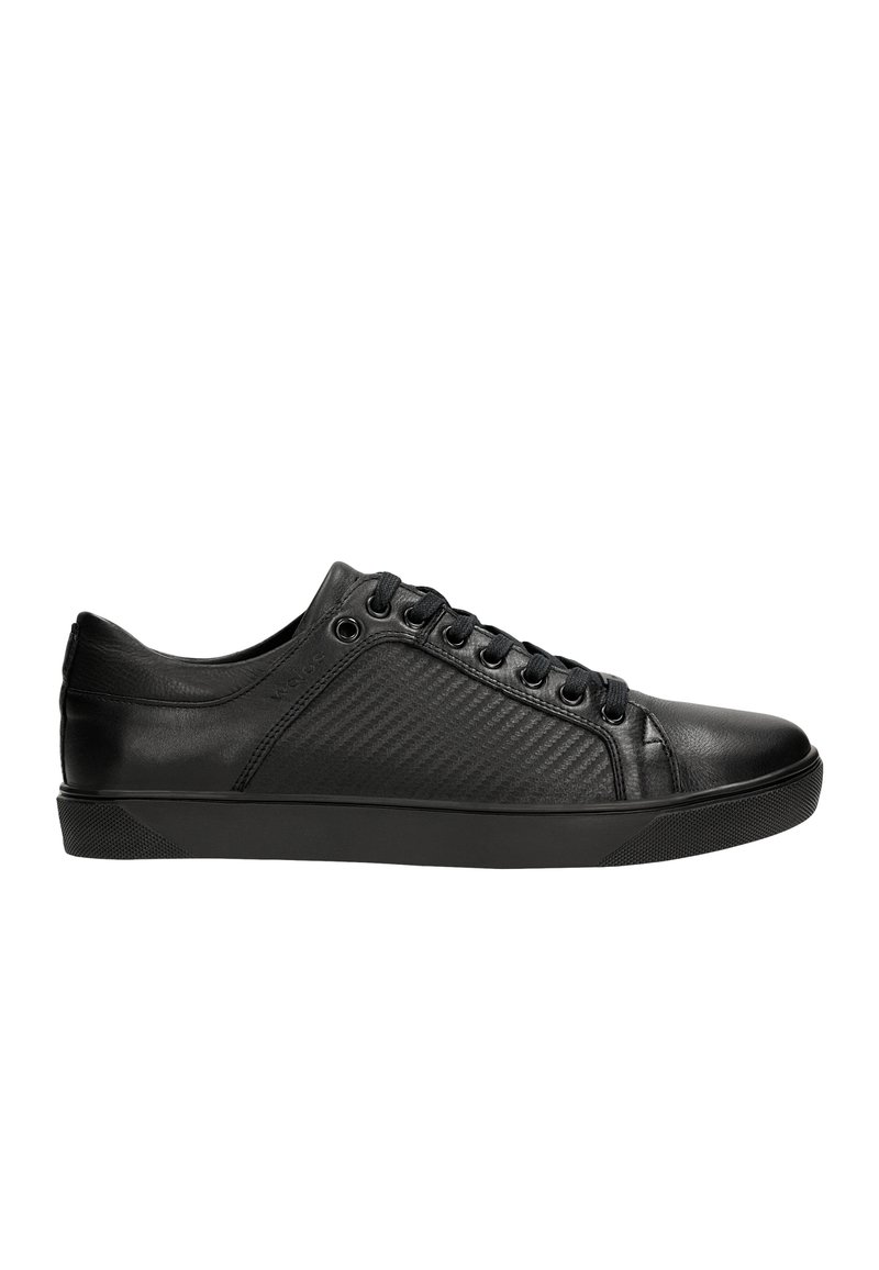 Sneaker nera con tomaia in pelle liscia e pannello laterale testurizzato. Caratterizzata da lacci rotondi, occhielli in metallo e suola in gomma.