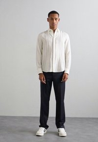 Tiger of Sweden BAARNEY - Skjorta - pure white