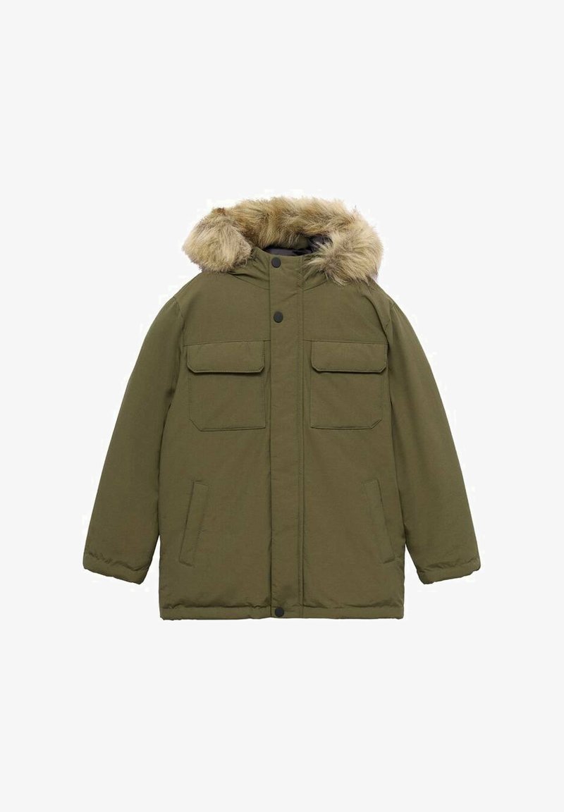 Olivovo zelená zimná bunda s kapucňou s kožušinou, dvoma vreckami s klopou na hrudi, dvoma bočnými vreckami a predným zapínaním na patentky.
