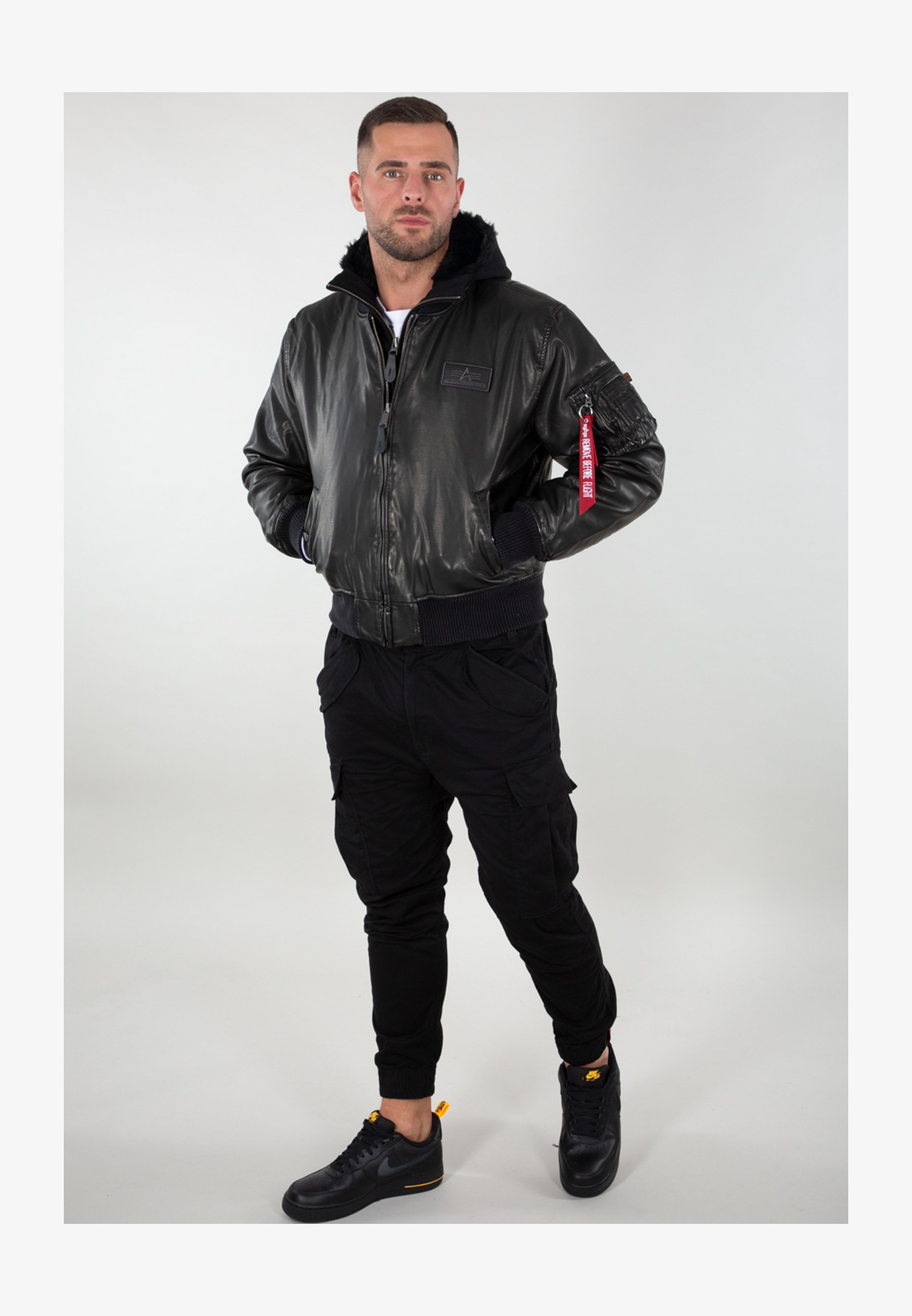 Alpha Industries MA-1 D-Tec Giubbotto Bomber Uomo - Cotone E Poliestere, Vestibilità Regolare, Toppa Logata E Label RBF