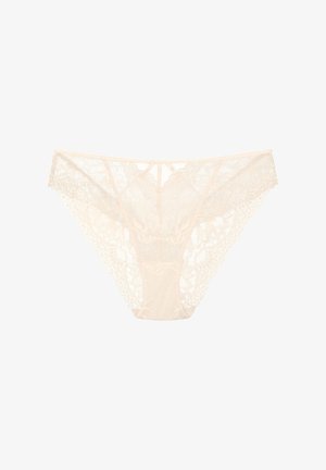 Koronkowe stringi w delikatnym beżowym kolorze, z kwiatowymi wzorami i falbaniastymi krawędziami, oraz subtelnym paskowym wzornictwem w talii.