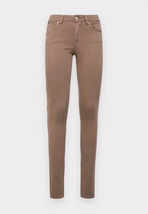 Bruna smala jeans tillverkade av bomullsblandat tyg. Har fem fickor, bältesöglor och en knäppning framtill. Slät textur.