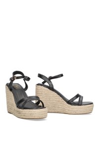ETIKA DOÑANA - Sandalias de cuña - black