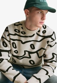 Bershka PRINTED - Pulover - white