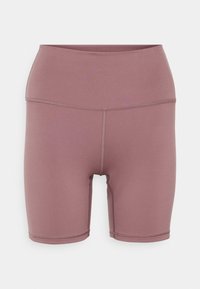 Vysoké cyklistické šortky vyrobené z elastické, hladké tkaniny v jemně růžové barvě, s plochými švy a přiléhavým střihem.
