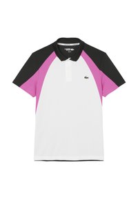 Polo avec un corps blanc, des manches noires et des accents violets. Le matériau est lisse ; le col est classique avec trois boutons et un détail de logo.