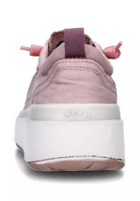 Sneaker in tessuto rosa con suola piatta bianca, caratterizzata da dettagli arancioni e rosa e da un piccolo anello sul tallone per una facile calzata.