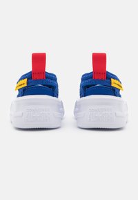 Converse CHUCK TAYLOR ULTRA SUMMER UNISEX - Polobotky - blue/red/amarillo