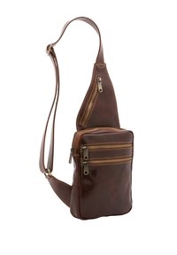 Borsa a tracolla in pelle marrone con un design slim. Presenta diverse tasche con zip, cuciture a contrasto e una tracolla regolabile per maggiore versatilità.